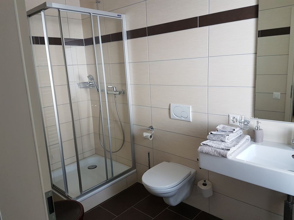 Salle de bain d'une chambre confort